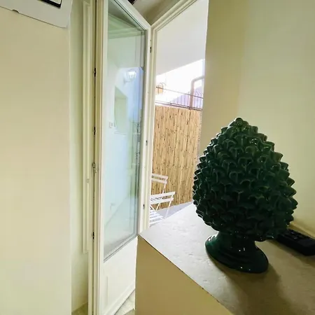 Ortigia House Salomone بيت للعطل *