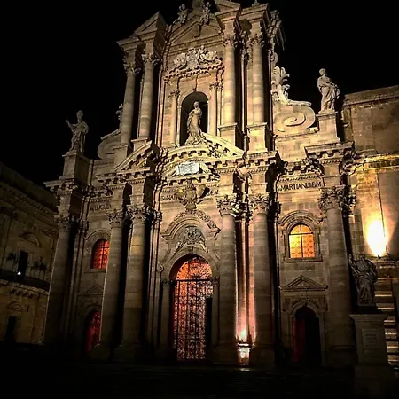 Ortigia House Salomone بيت للعطل *