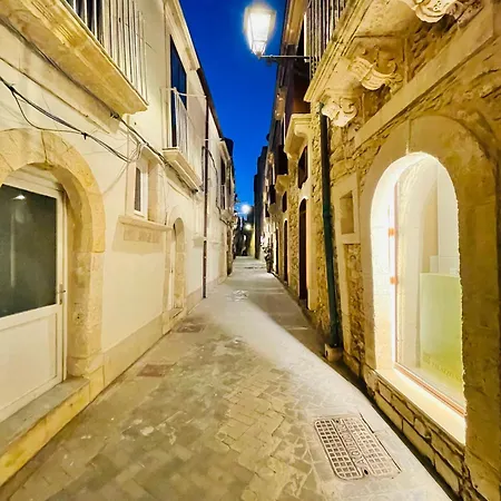 Ortigia House Salomone بيت للعطل *